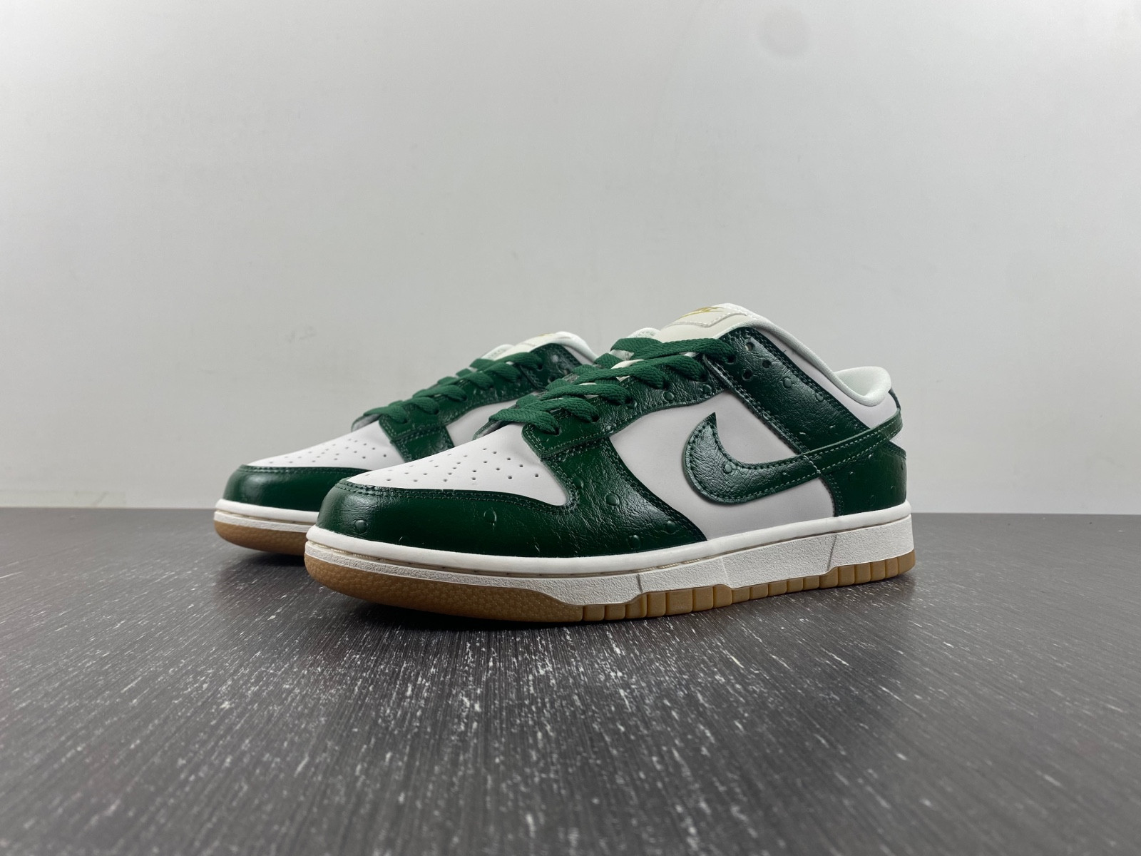 nike dunk low lx wmns gorge green fj2260-002