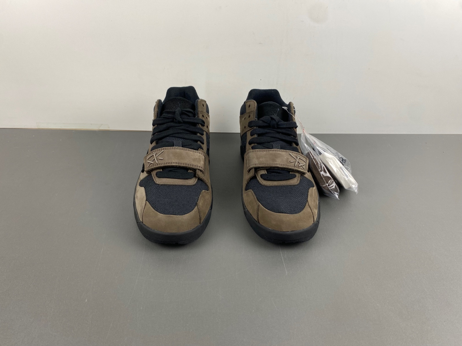 travis scott x jordan cut the check