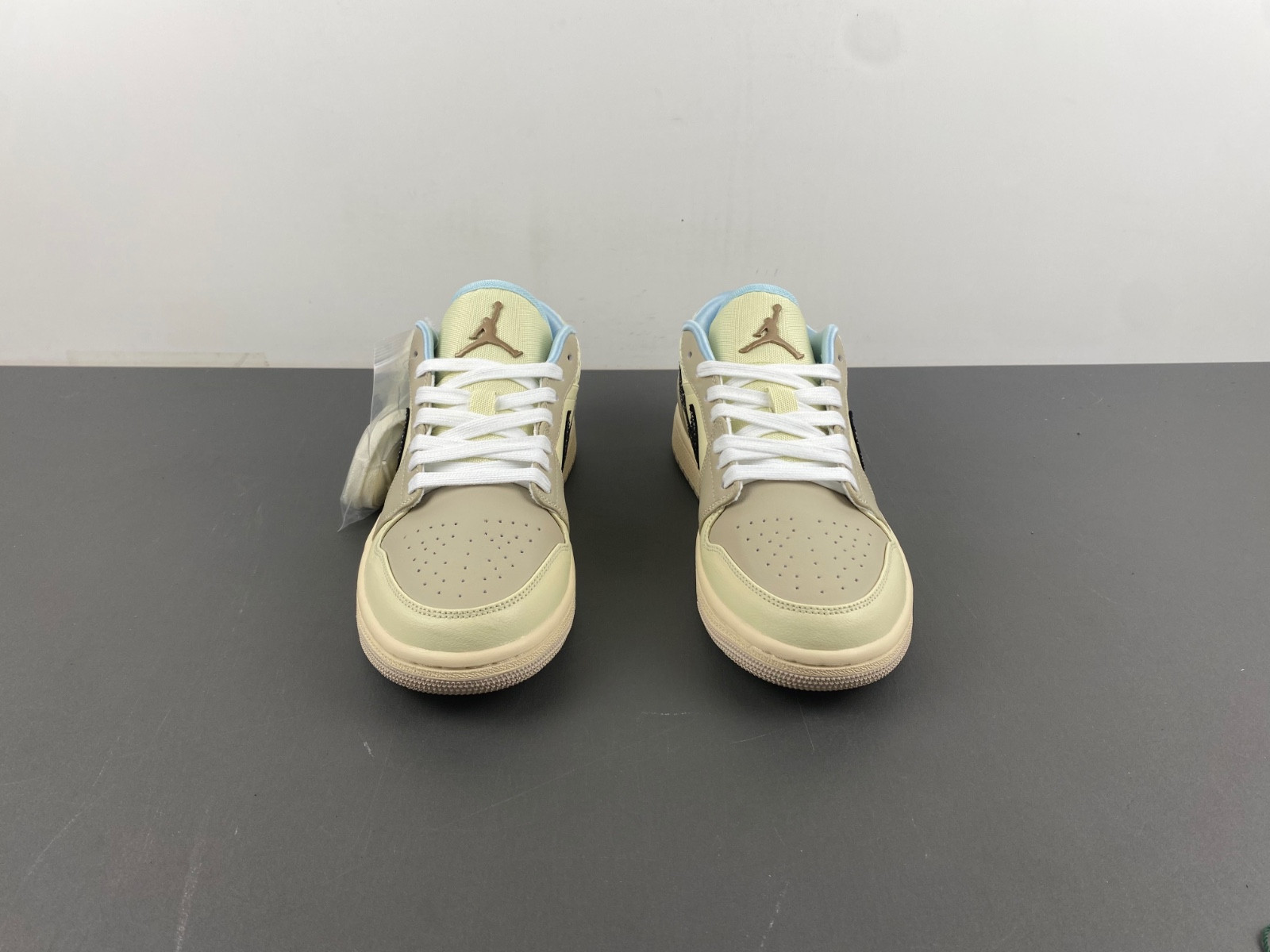 air jordan 1 low drops in neutral “sanddrift” hq3440-101