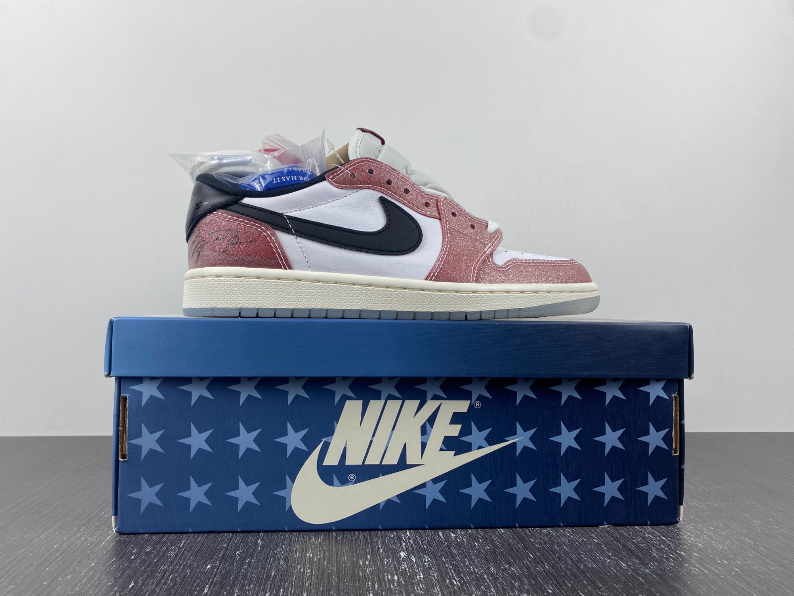 trophy room x air jordan 1 low og fn0432-017