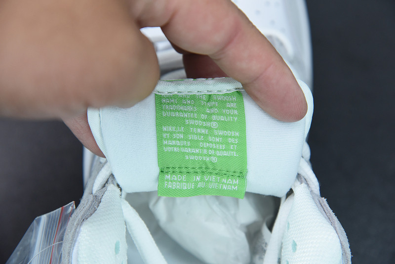 nike sb dunk low “chlorophyll” bq6817-011