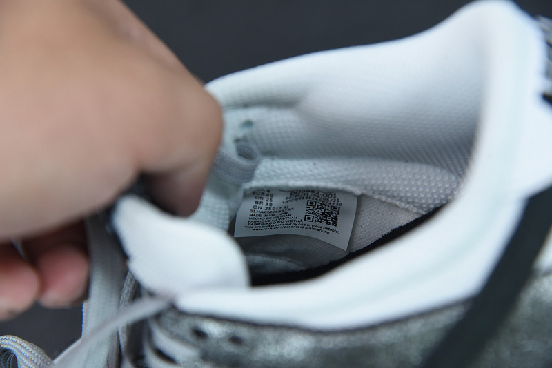 nike dunk low with silver cracked leather do5882-001