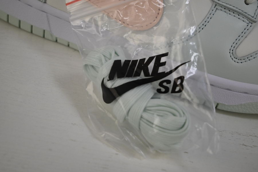 nike sb dunk low barely green (w) dd1503-104