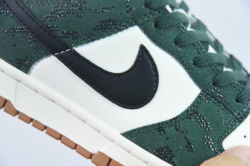 nike dunk low wmns green snake fq8893-397