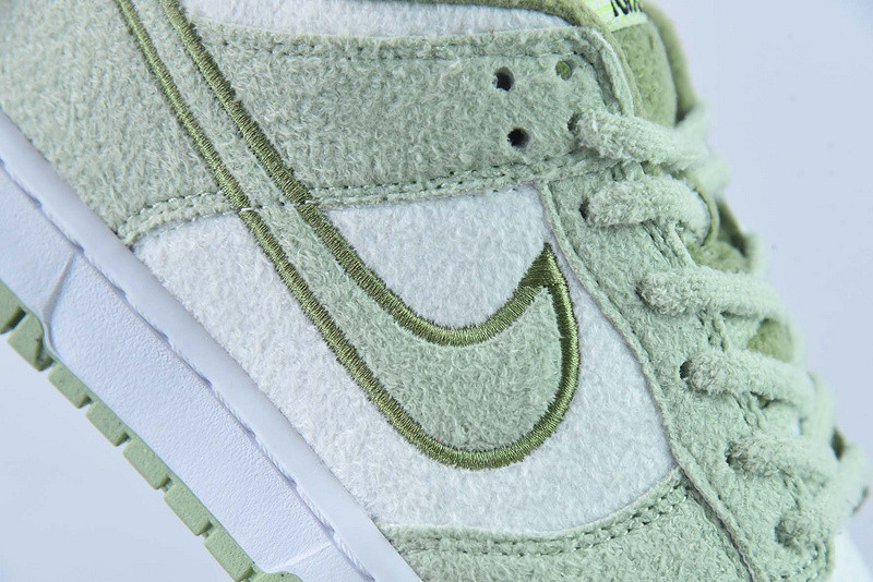 nike dunk low se fleece pack honeydew (w) dq7579-300