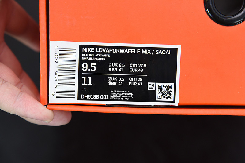 sacai x nike ldwaffle x jean paul gaultier black white dh9186-001