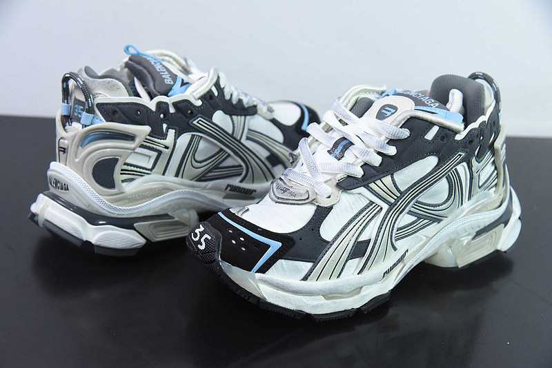 Ba*len*cia*ga runner sneaker