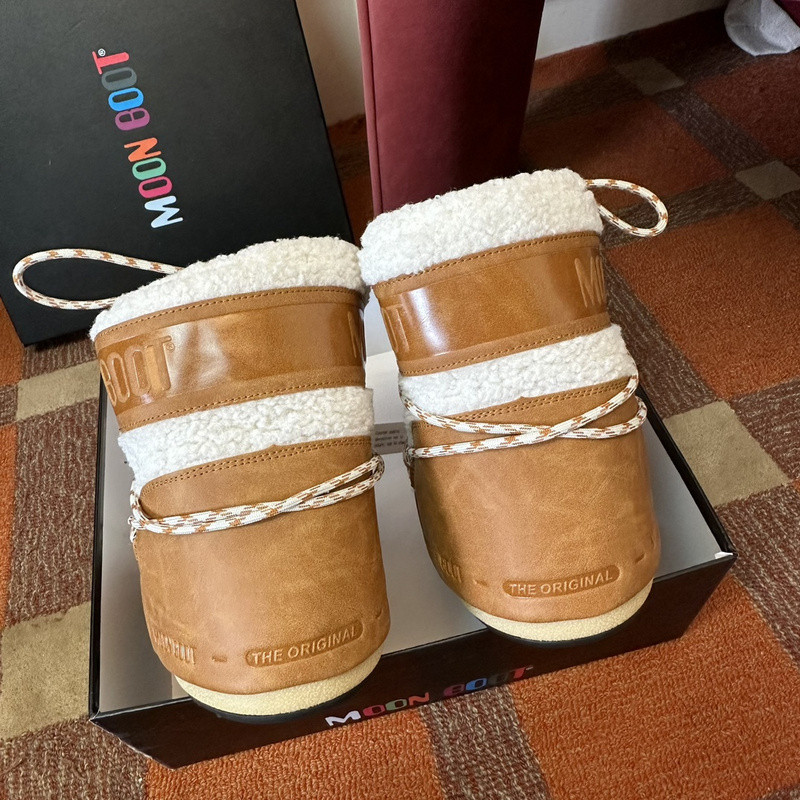 mOON bOOT