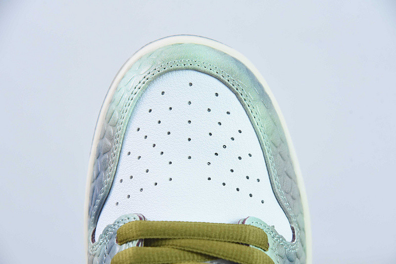 Alexis Sablone x Nike SB Dunk Low 