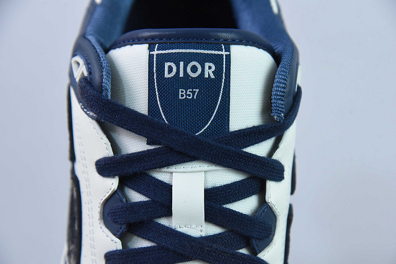 dio* sneaker