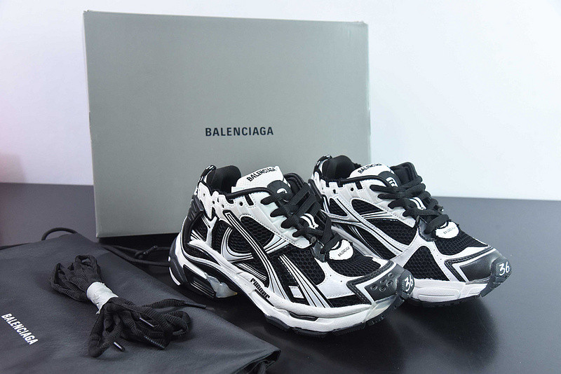 Ba*len*cia*ga runner sneaker