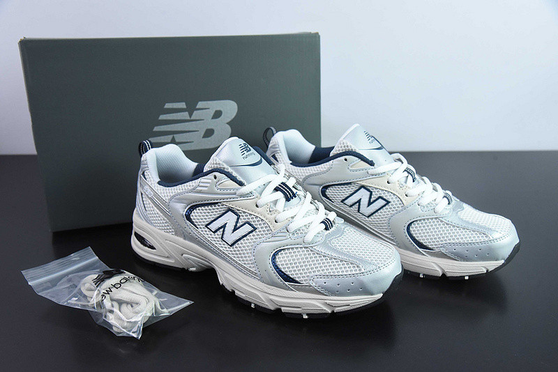 NEW BALANCE SNEAKER