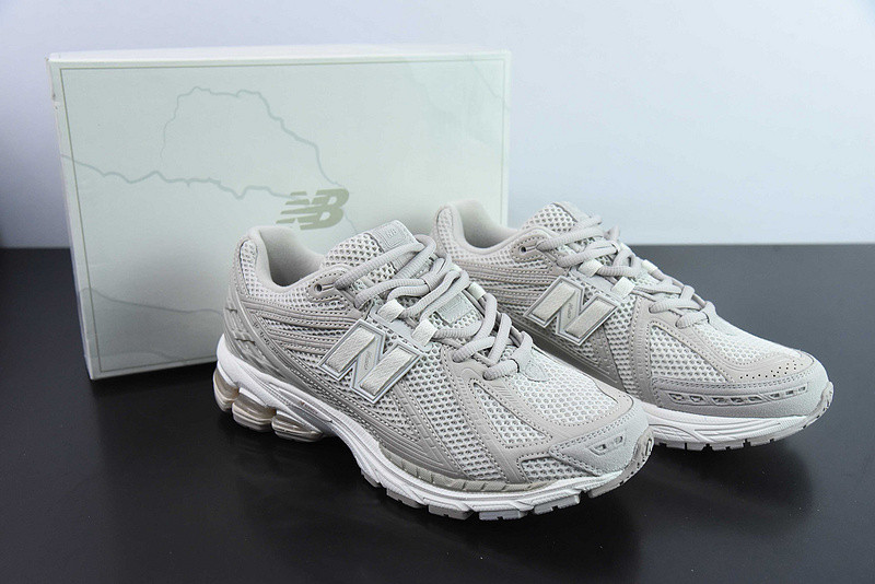 NEW BALANCE SNEAKER