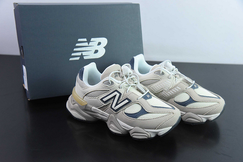 NEW BALANCE SNEAKER