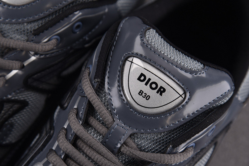DIO* SNEAKER
