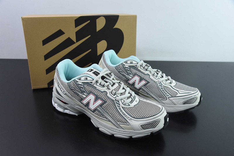 NEW BALANCE SNEAKER