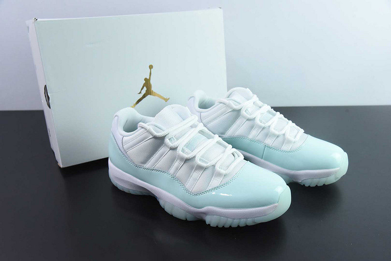 Air Jordan 11 Low "Igloo" AH7860-103